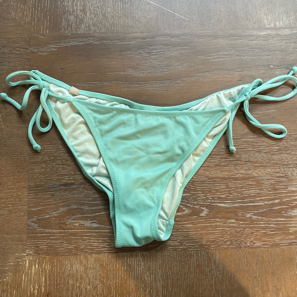 (2) Victoria secret bikini bottoms